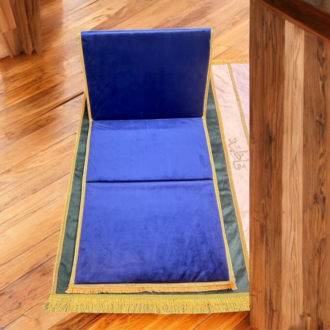 Foldable Prayer Mat with backrest – Travel-Friendly, Portable & Customizable (includes a bag)